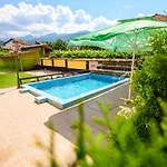 Dinaya * Dobrinischte