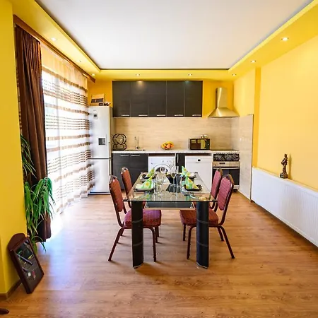 Dinaya Ferienhaus